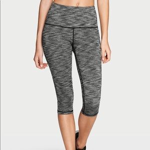 NWOT knockout by Victoria Gray Crop Leggings, M